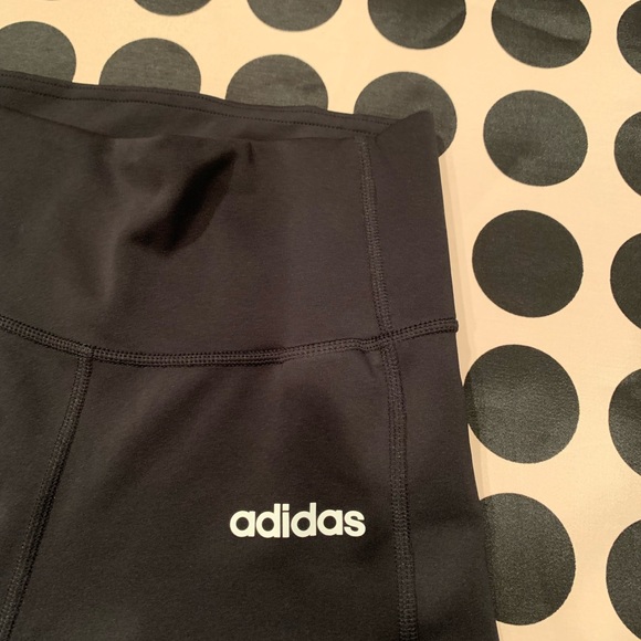 Adidas Climalite Leggings size S
Waist from side to side: 12”
Inseam 26” - Picture 5 of 10